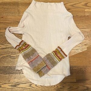 Free people, light pink sweater, in good shape, M
